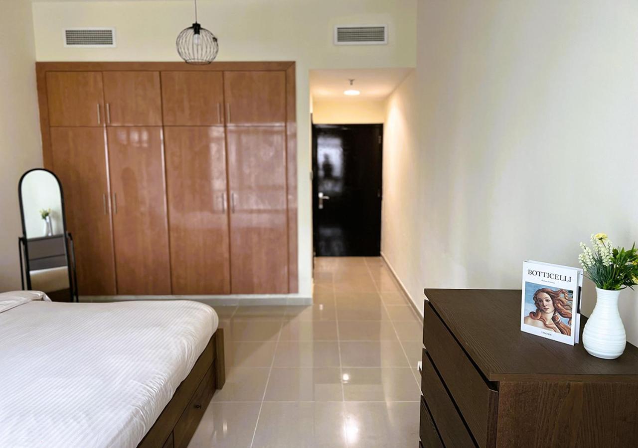 New Minimal Classic 1-bed Dmcc Metro Apartment