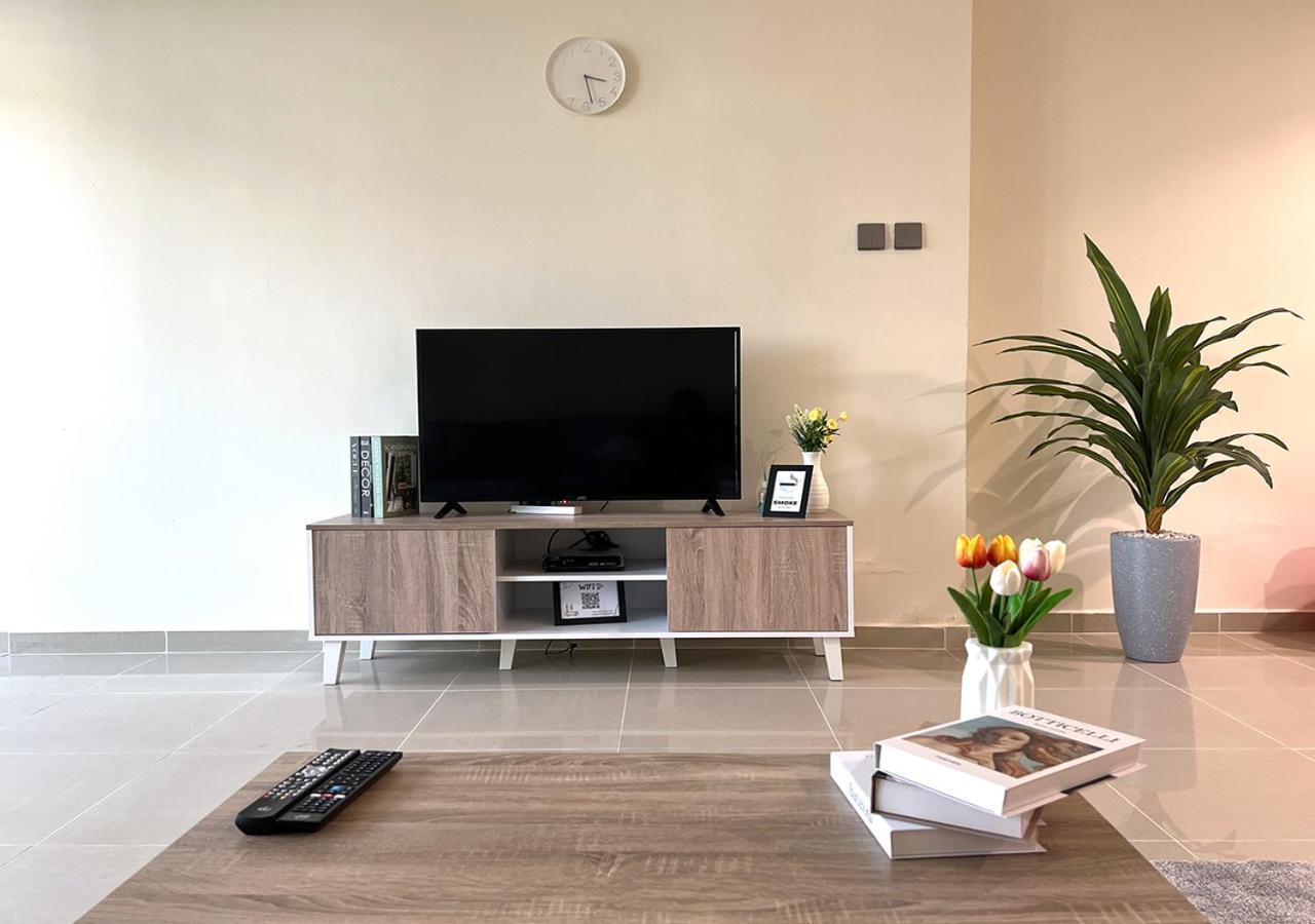 New Minimal Classic 1-bed Dmcc Metro *