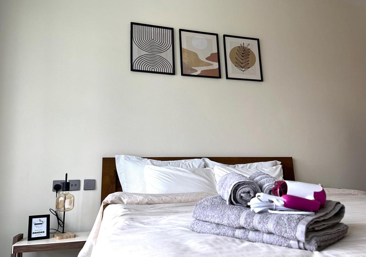 Apartment New Minimal Classic 1-bed Dmcc Metro Dubai